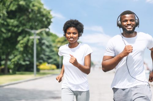 african-american-couple-jogging-outdoor-in-park-VY5RCQW-min